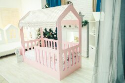 Детская кровать-домик розовый 